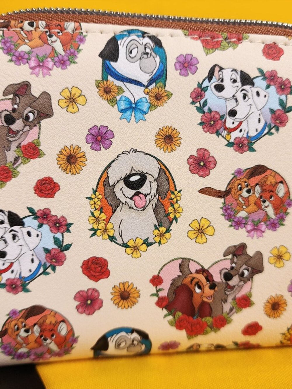 Loungefly Disney Dogs Portait Flower Hearts AOP Zip Around Wallet Soft Tag NEW - Picture 2 of 12